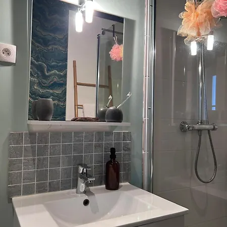 Loft Anjou アパート